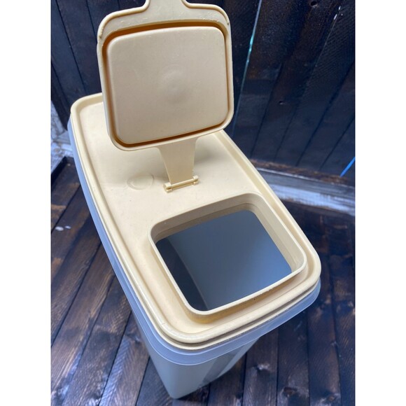 Vintage Tupperware Cereal Keeper Beige 1589-3 With Pour Lid - Picture 6 of 9